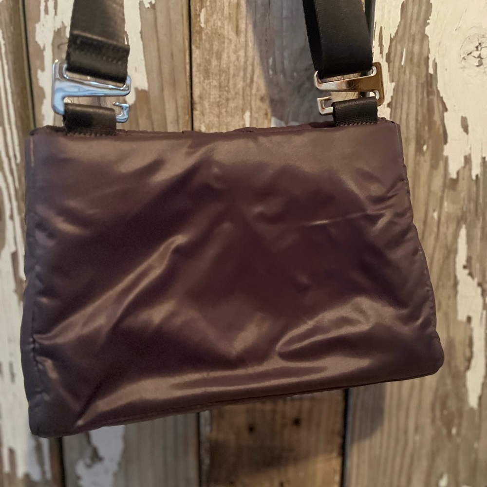 Athleta x Caraa Puffer Crossbody Bag - Grey - Picture 4 of 9